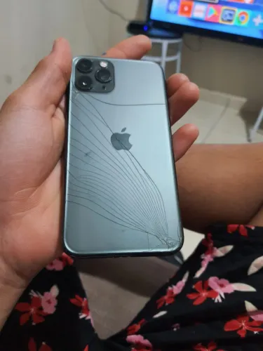 Vendo iPhone 11 Pro saúde da bateria 73 a tela já foi trocada mas funciona perfeitamente