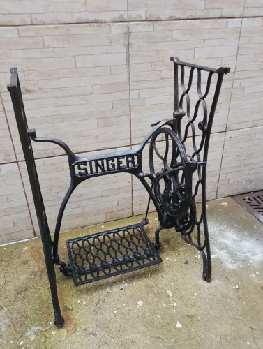 Pé de máquina Singer