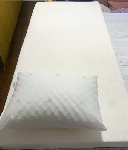 Colchão da marca Keiko para cama montessoriana - Acompanha travesseiro