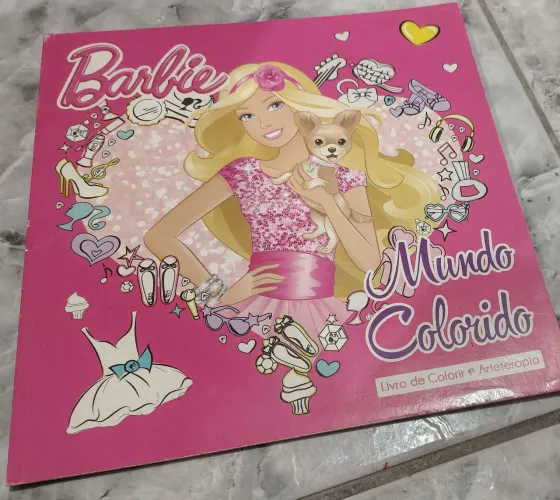 livro de colorir Barbie mundo colorido 36 paginas