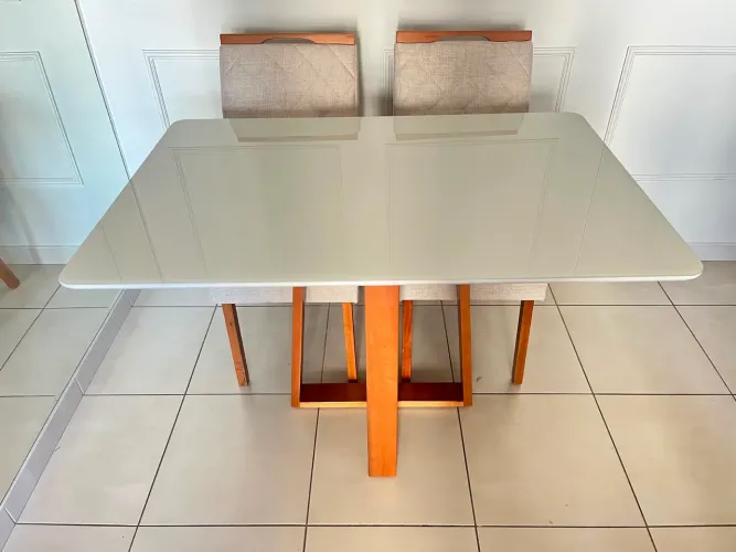 Mesa nova 4 cadeiras madeira