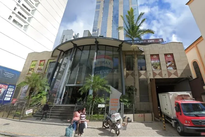 Sala comercial para locação com 33m² e garagem Centro