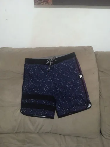 Vendo short original da Hurley tamanho 40 mais veste 42