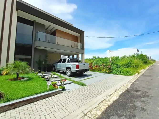 Casa duplex Condomínio Estoril Novo Aleixo 4 Quartos 3 Suítes Energia solar Semi mobiliada