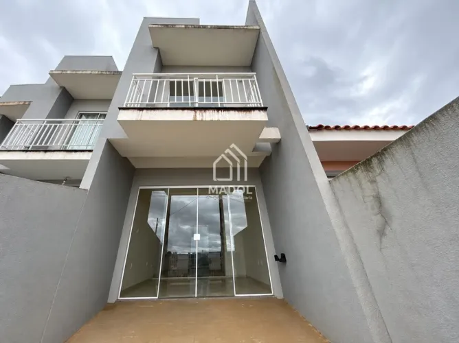 Sobrado em frente a uma linda praça para locação | Contorno | R$ 1.700,00