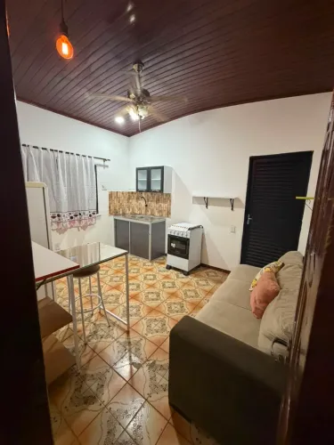 ALUGA-SE KITNET PRICUMÃ