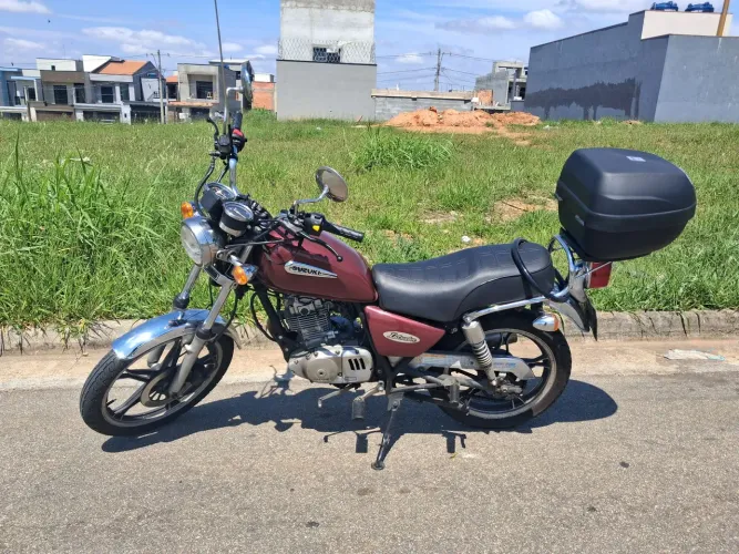 MOTO SUZUKI INTRUDER 125 2011