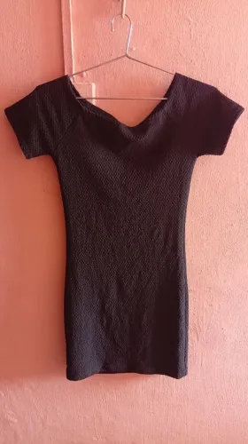 Vestido Preto Curto Ombro a Ombro Texturizado - Tamanho P