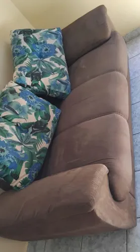 VENDO SOFÁ 1 DE 3 LUGAR VELUDO NÃO FAÇO ENTREGA XAMA SÓ QUEM REALMENTE QUER COMPRAR