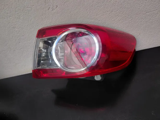 Lanterna traseira Corolla 2012/2014 direita (CANTO) pra lâmpada