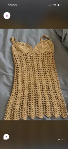 Vestido em crochê bege com Glitter dourado 