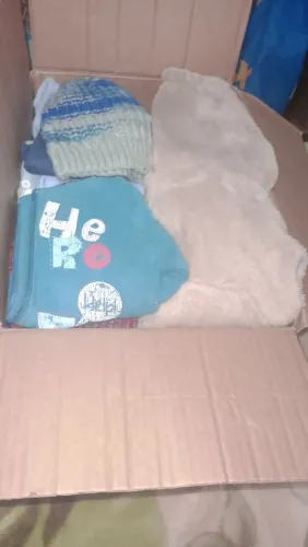 Caixa de roupas de bebê menino