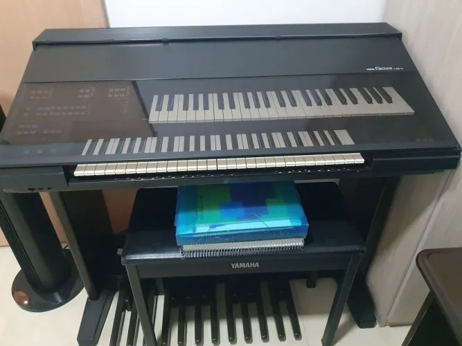 Órgão Yamaha Electone