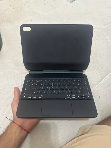 Capa com Teclado para iPad - Bluetooth - Excelente Estado