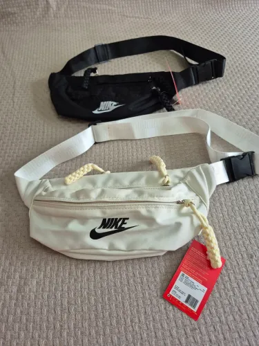 Pochete Nike Heritage - nova - R$ 167,00 (valor unitário) cor preta