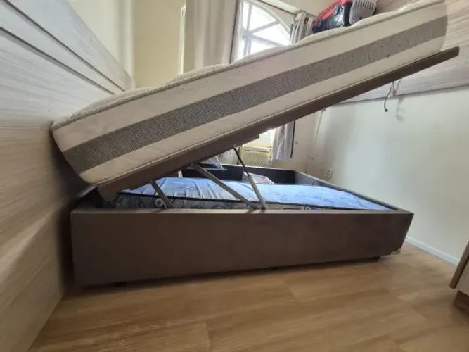 Cama box casal marca King Koil e Baú marca Exclusiva Colchões