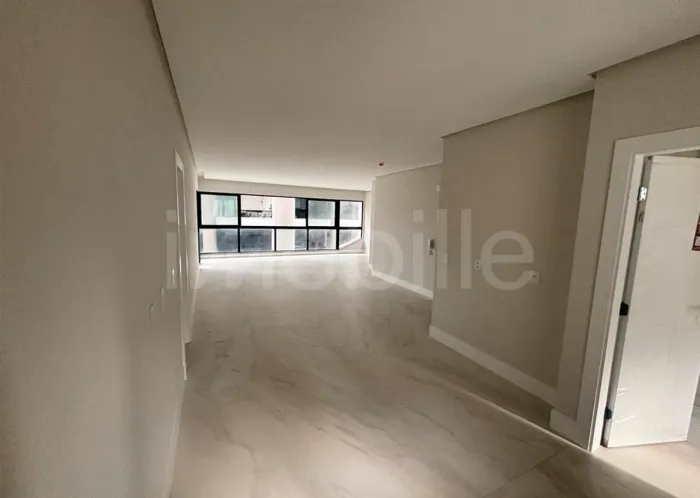 Apartamento diferenciado no Edifício South Beach Residence em Balneário Camboriú.