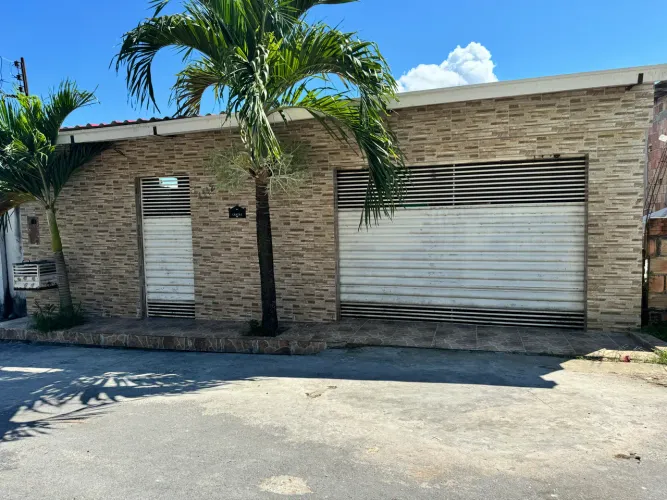 Alugo casa na zona leste com 3 quartos casa ampla 