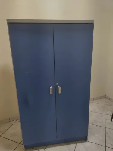 Armário de Escritório em Madeira usado
