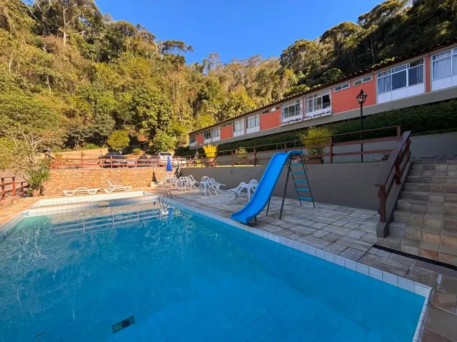 Esta excelente casa está localizada em um condomínio com infraestrutura completa de lazer.