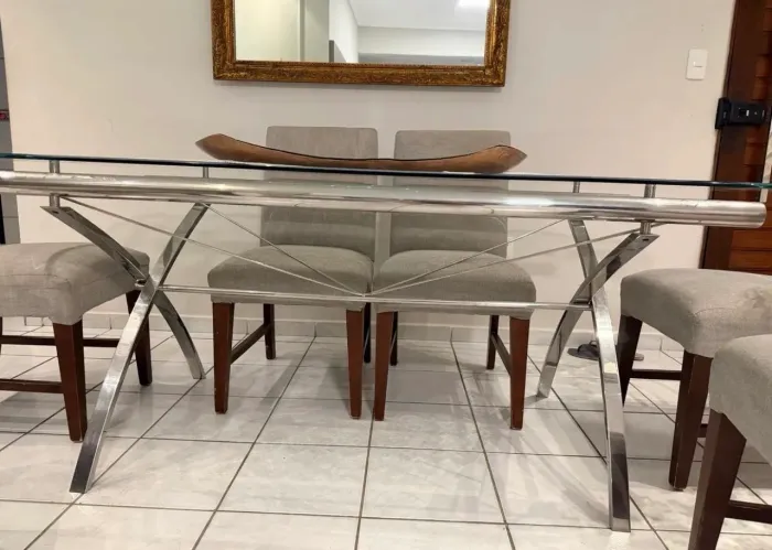 Mesa de jantar com cadeiras