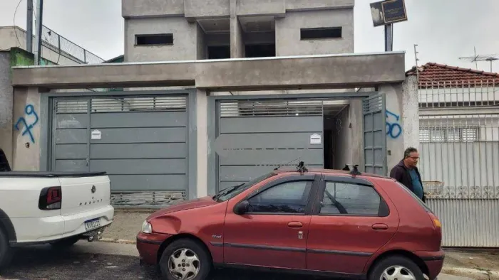 Sobrado novo frontal com 3 suítes, área gourmet, 2 vagas à venda, 130 m² por R$ 890.000 -