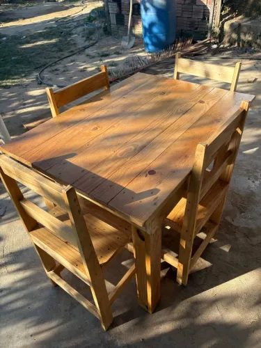 Mesa com 4 cadeiras