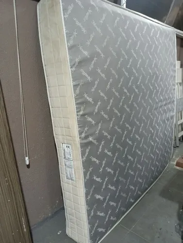 colchão king em bom estado