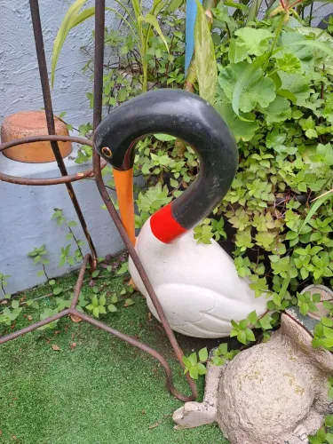 Escultura de ave feita de porcelana colrida item de jardim 