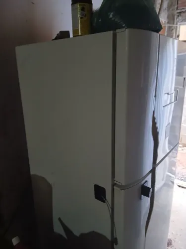 Vende-se uma geladeira top