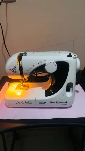 máquina de costura doméstica seminova