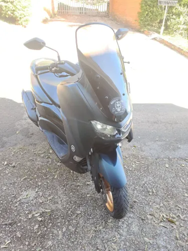 N-Max 160 2023 segundo dono.