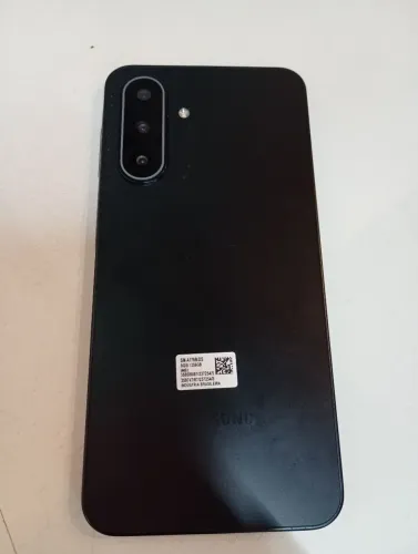 Vense-se um celular Galaxy A17 5G 256GB semi-novo com nota fiscal