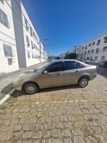 Ford Focus Ghia Sed. 2.0 16v/ 2.0 16V Flex 4P 2002