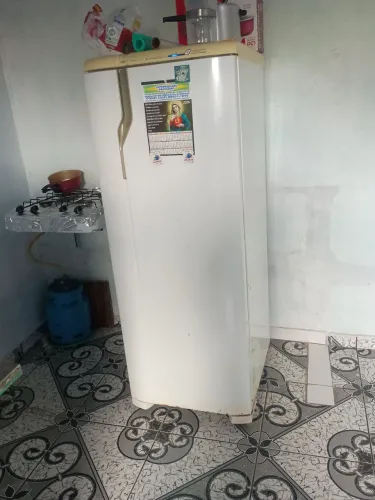 Tô vendo a geladeira por motivo de viagem,, a trabalho em outro estado