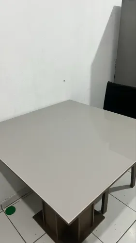 Mesa (sem cadeiras)