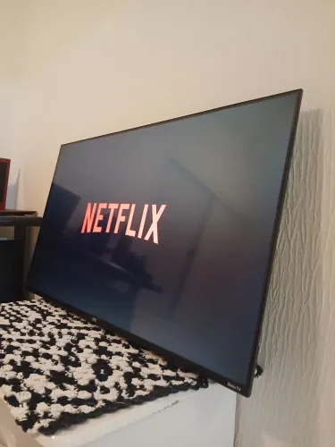 Tv Smart 43" Full HD Pouco tempo de Uso! Acompanha todos acessórios Original