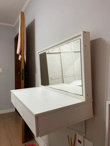 Penteadeira de parede com espelho