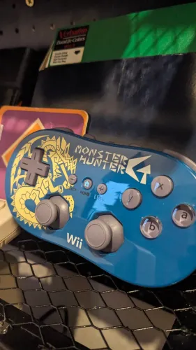 Controle Wii Classic - Monster Hunter Edition