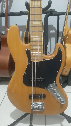 Baixo SX Jazz Ash ativo com modificações 