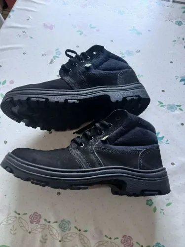 Bota com ca ,confortável tamanho 40,praticamente novo usei poucas vezes