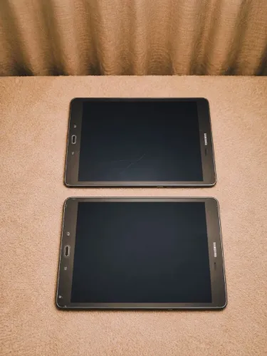 Kit com 2 Tablets Samsung Galaxy Tab A 9.7 (SM-P555M) | 4G | 16 GB