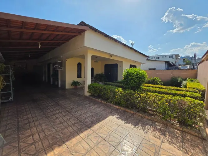 Casa à venda (3 quartos, sendo 1 suíte)