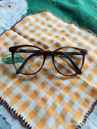 Armação de grife com lentes de grau