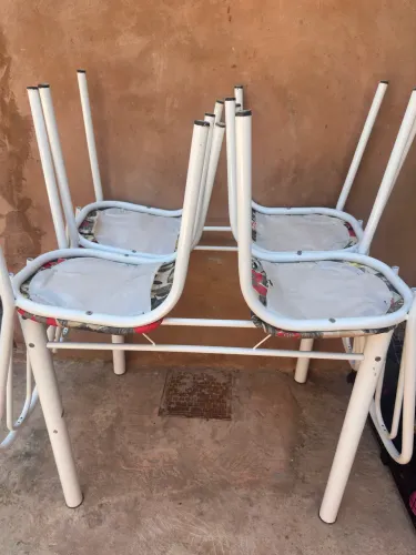 Vendo uma mesa