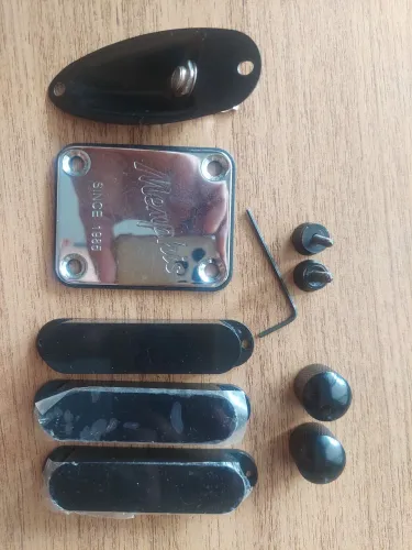 Escudo de guitarra (pickguard), Knob, neck plate