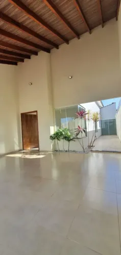 Casa à venda em Rio Verde com acabamento moderno, espaço amplo, localização privilegiada e