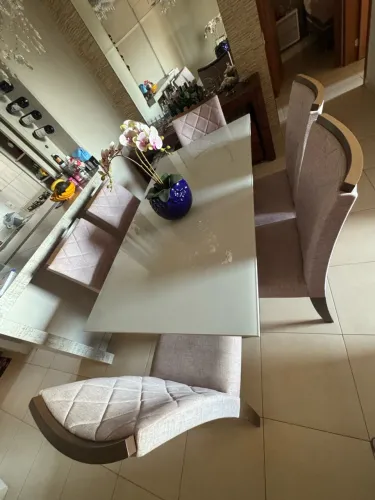 Mesa de jantar com 6 cadeiras