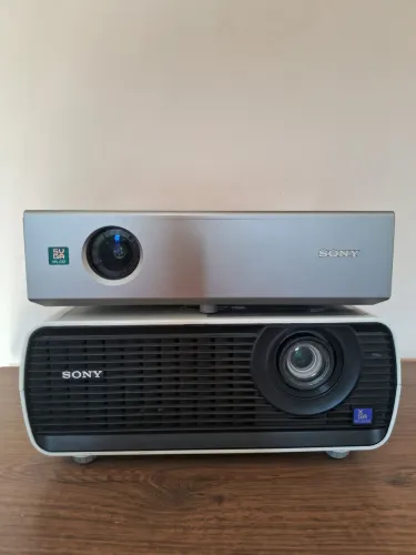 2 projetores Sony EX100 e CS7 (com defeito