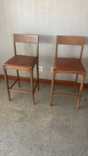 Banquetas altas de madeira - Líder interiores